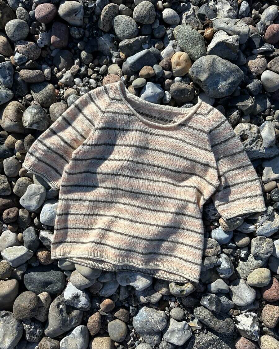 Amélie Tee - PetiteKnit Opskrift