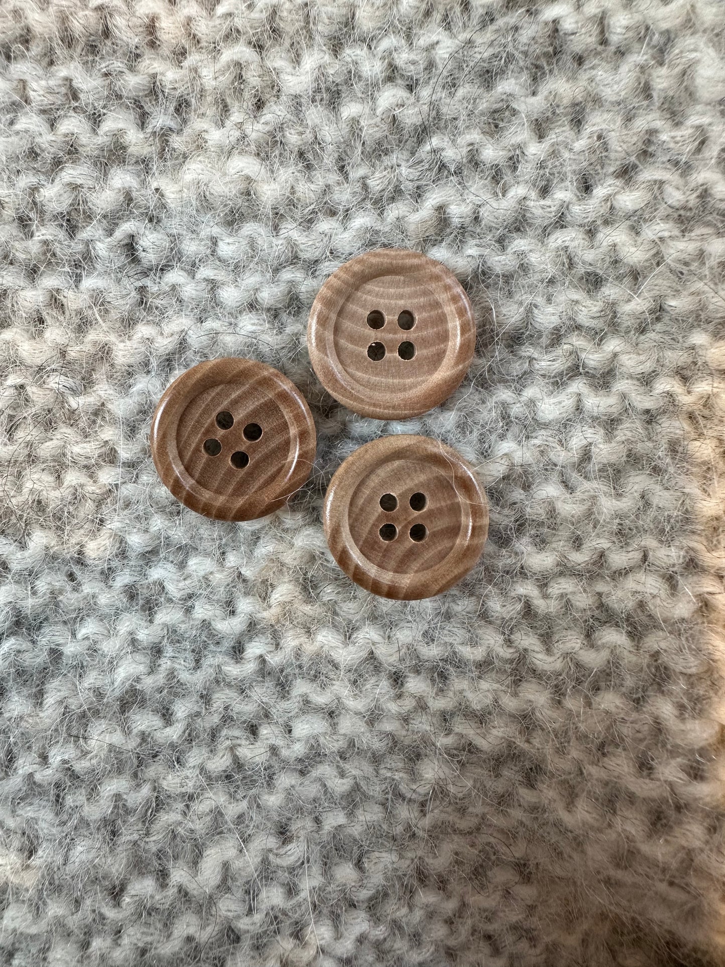 Træknap 4 huls mørk - 20 mm