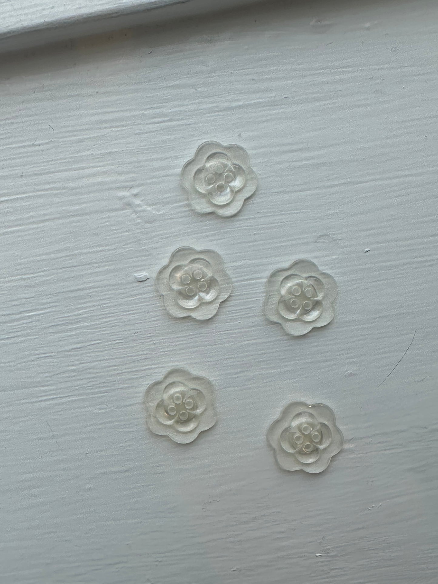 Plast knap formet som blomst - 18 mm.