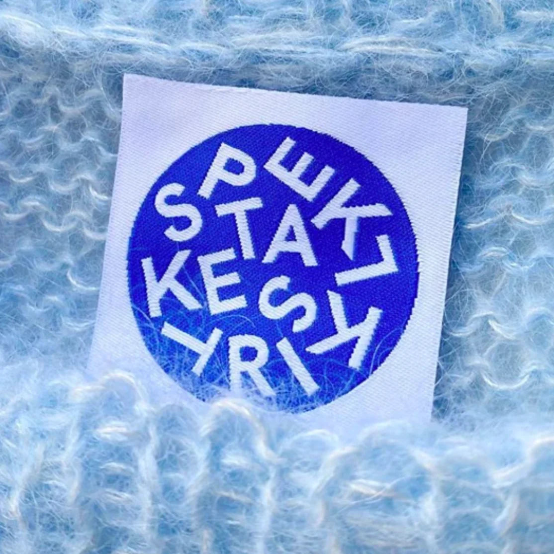 Messy Spektakelstrik - Label