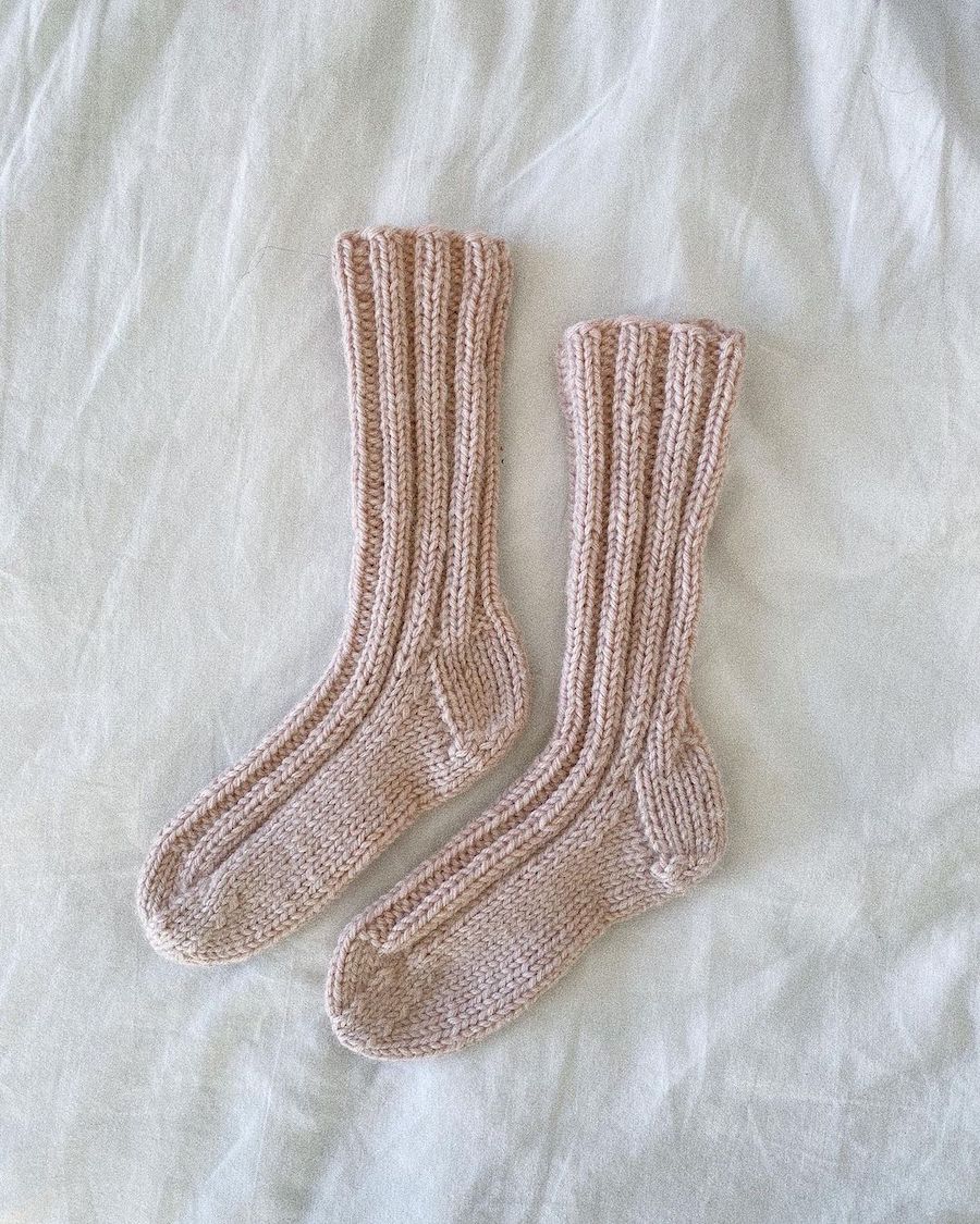 Sunday Socks Junior - PetiteKnit Opskrift