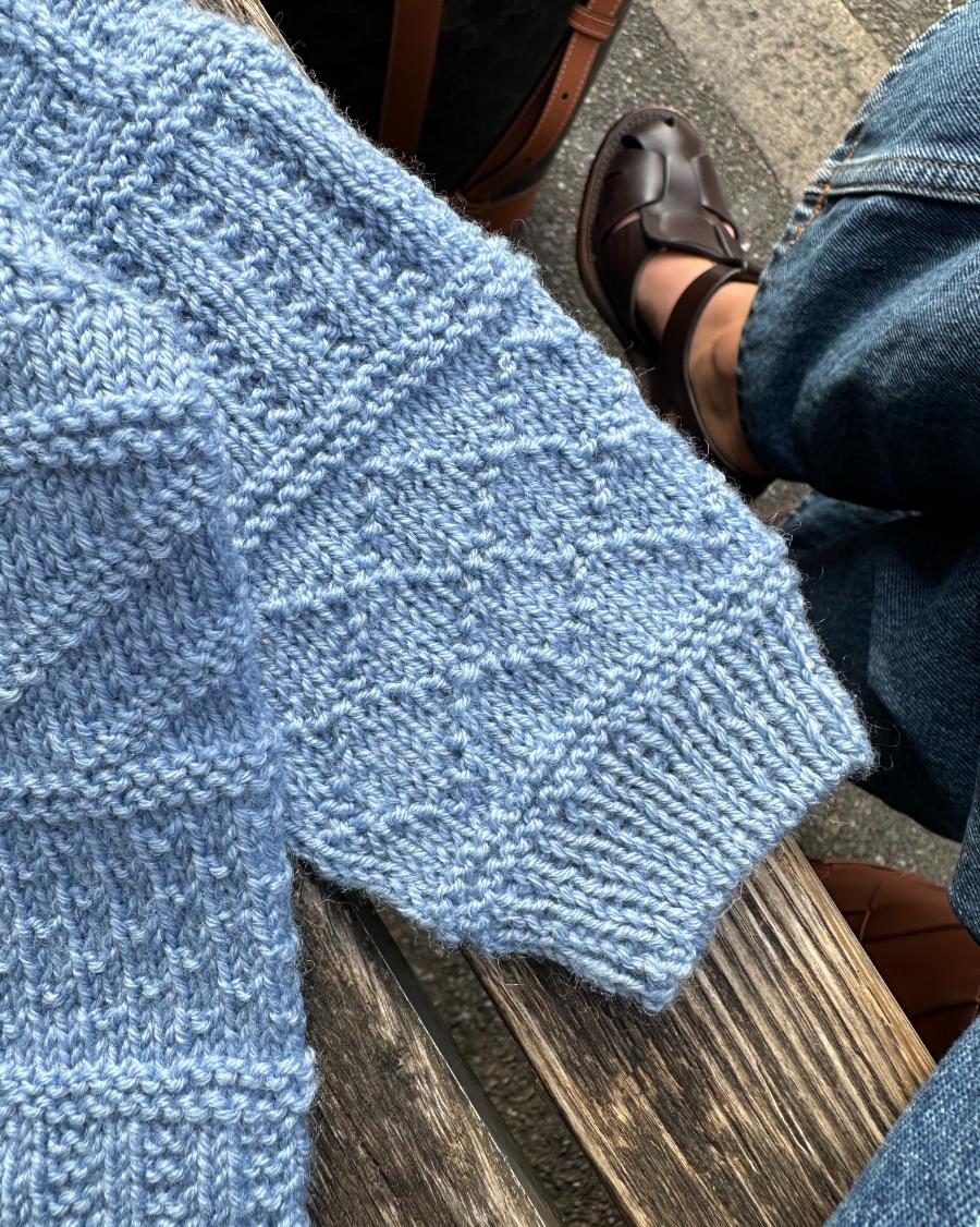 Storm Sweater Baby - PetiteKnit Opskrift