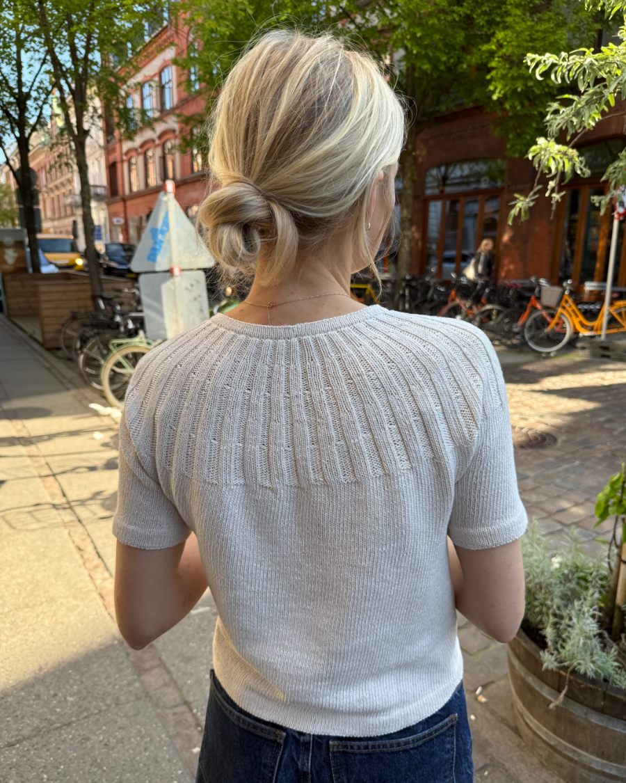 Sunday Tee - PetiteKnit Opskrift