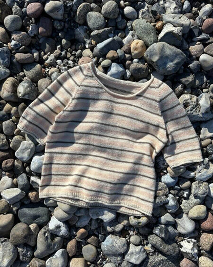 Amélie Tee - PetiteKnit Opskrift