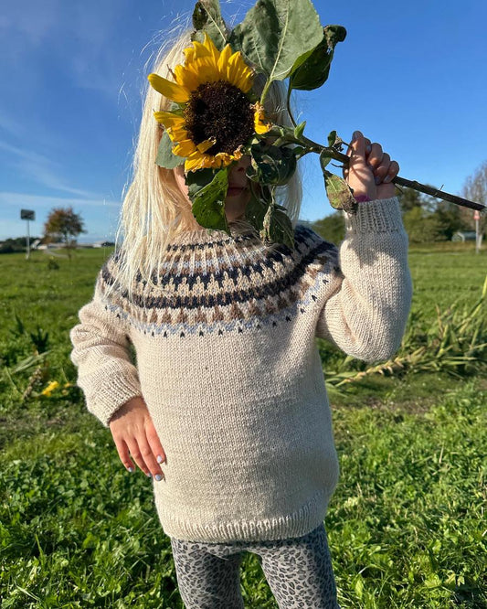 Celeste Sweater Junior - PetiteKnit Opskrift