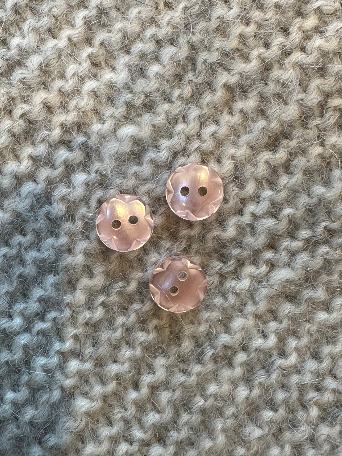 Lyserød knap - 12 mm