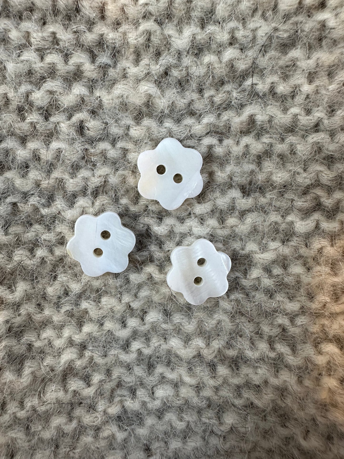 Hvid blomster knap - 15 mm