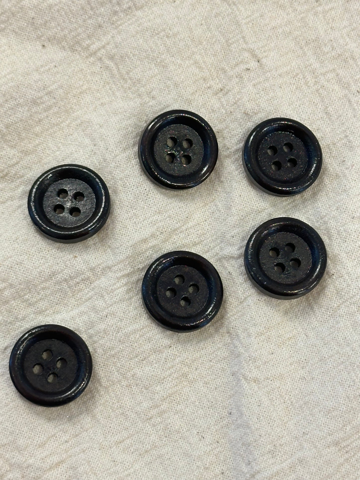 Knap sort 4-huls 15 mm