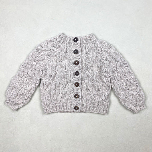 Olive Cardigan Baby - Strikkekit (Garn + Opskrift)
