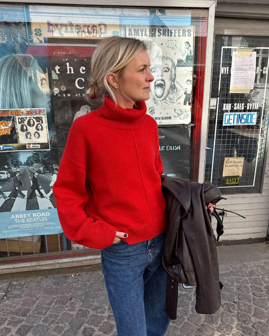 Scarlet Sweater - Strikkekit med garnalternativ (Garn + Opskrift)