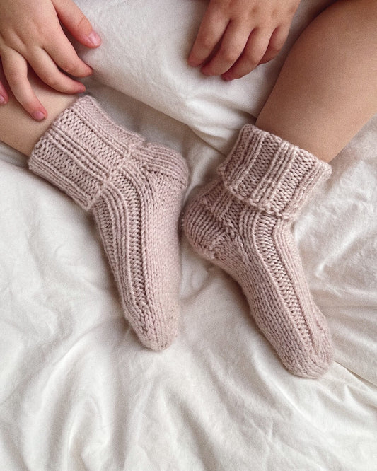 Sunday Socks Junior - PetiteKnit Opskrift