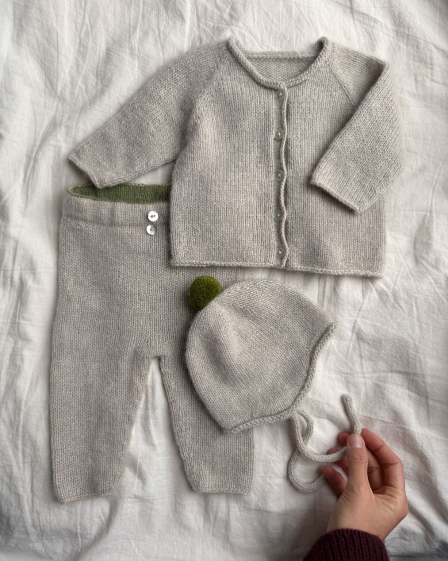 Cleo Baby Set - PetiteKnit Opskrift