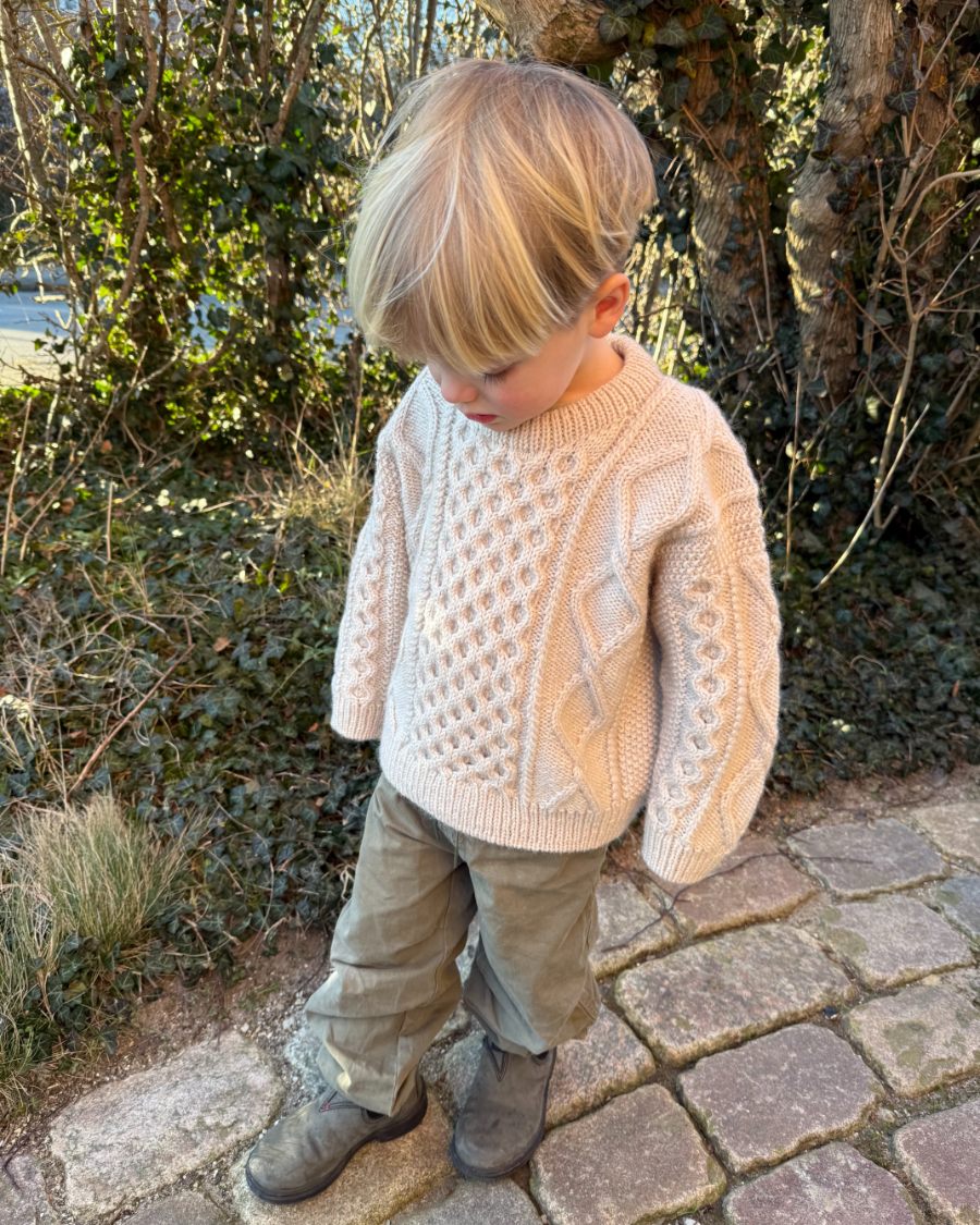 Dagmar Sweater Junior - PetiteKnit Opskrift
