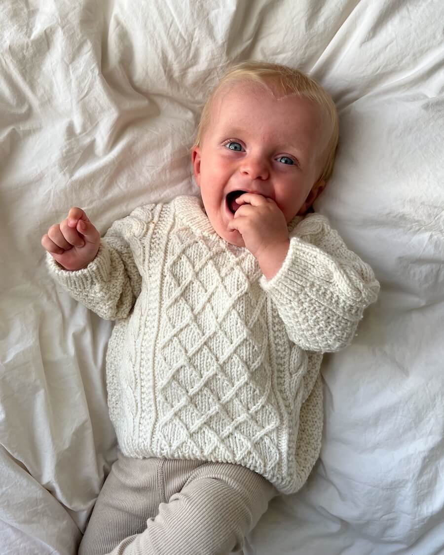 Moby Sweater Baby - PetiteKnit Opskrift
