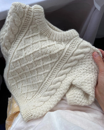 Moby Sweater Baby - PetiteKnit Opskrift