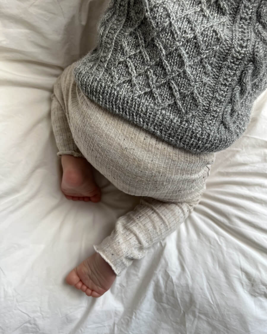 Moby Slipover Baby - PetiteKnit Opskrift