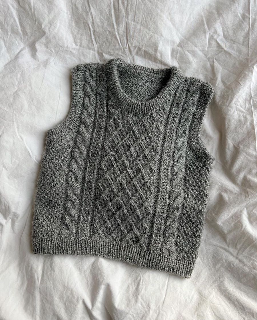 Moby Slipover Baby - PetiteKnit Opskrift