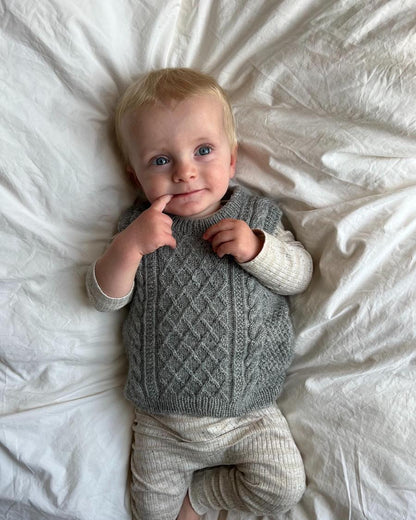 Moby Slipover Baby - PetiteKnit Opskrift