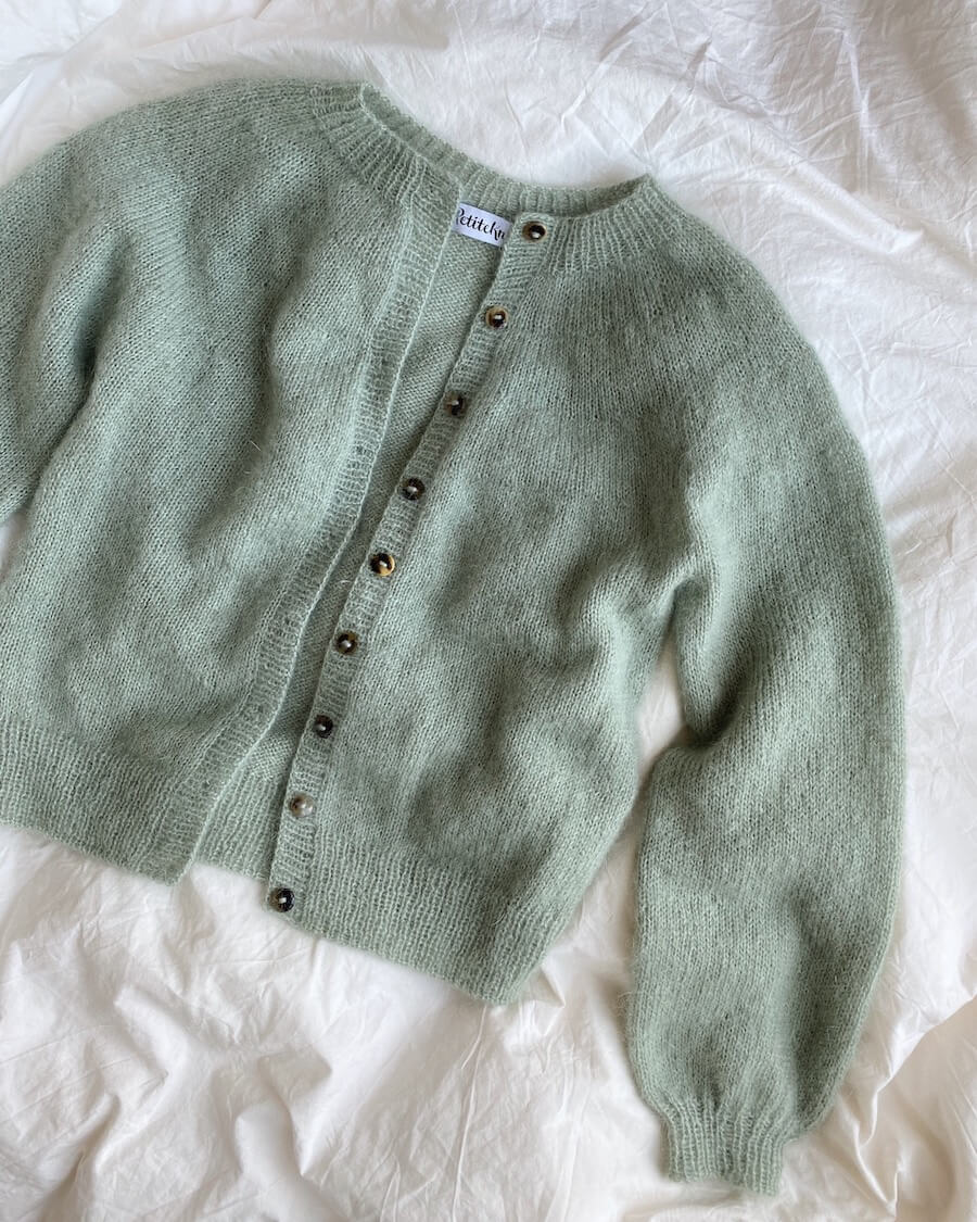 Novice Cardigan Mohair Edition - PetiteKnit Opskrift