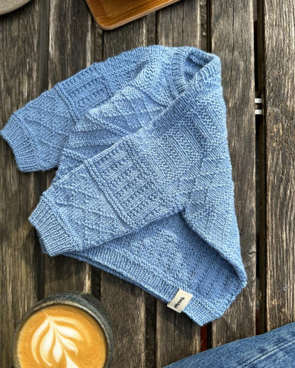 Storm Sweater Baby - PetiteKnit Opskrift