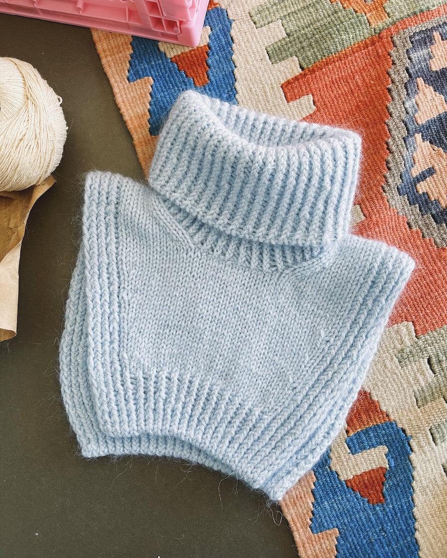 Terrazzo Neck Junior - PetiteKnit Opskrift