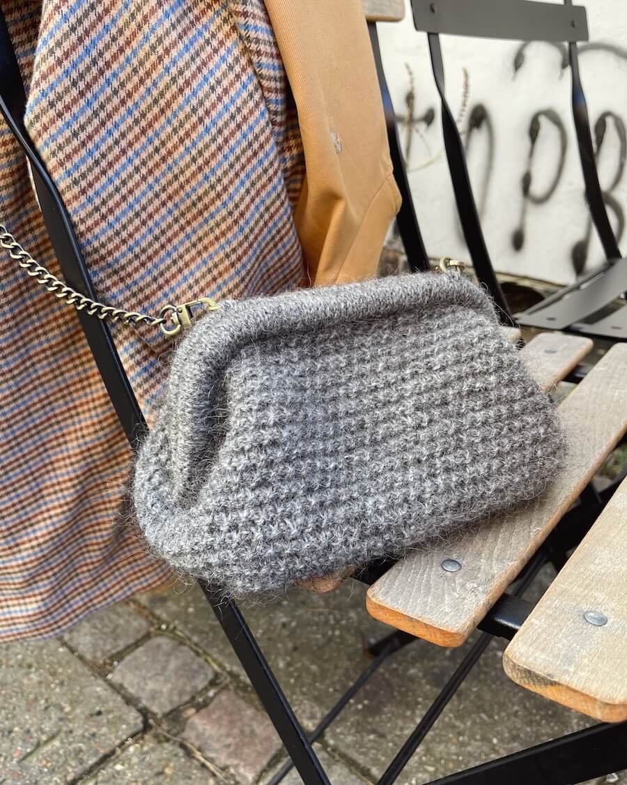 Winter Clutch - PetiteKnit Opskrift